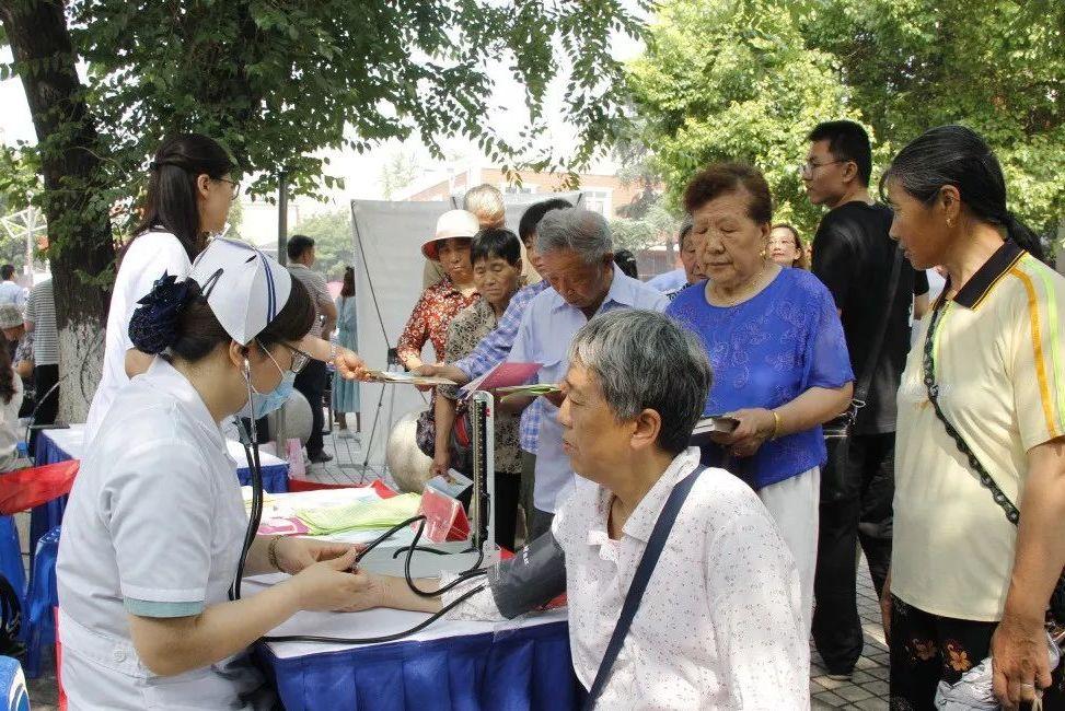 镇江盛大招聘会集结职场精英，共谋发展盛况空前